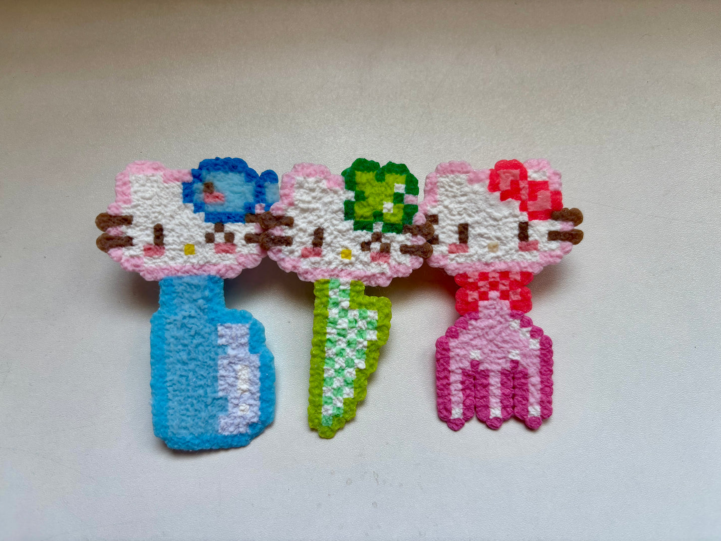 (Perler Beads) 3 hello Kitty Hair Clips